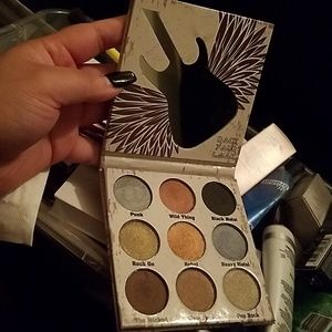 Crown Pro Glam Metals Eyeshadow Palette